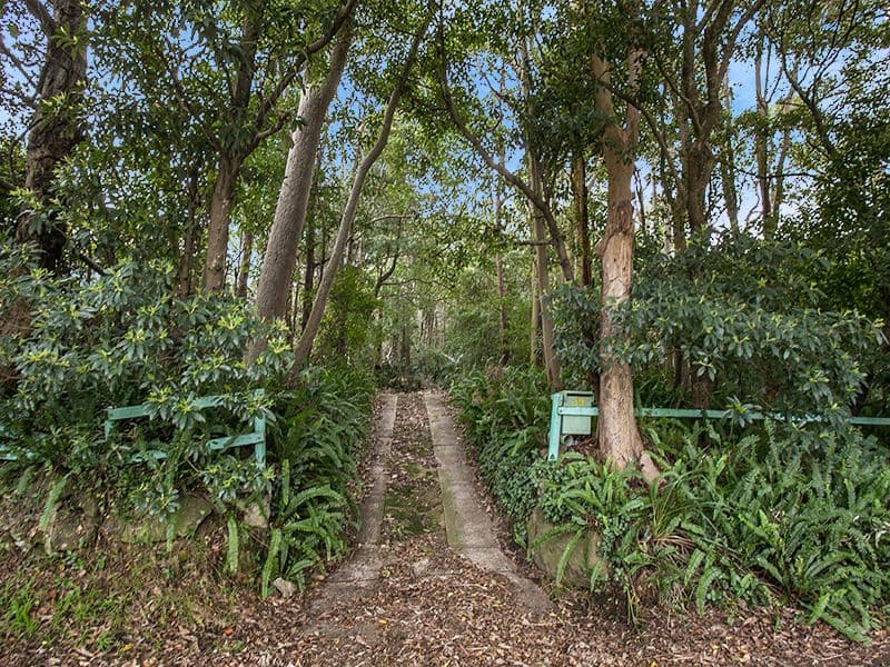 39 Como Road, Oyster Bay - Image 1