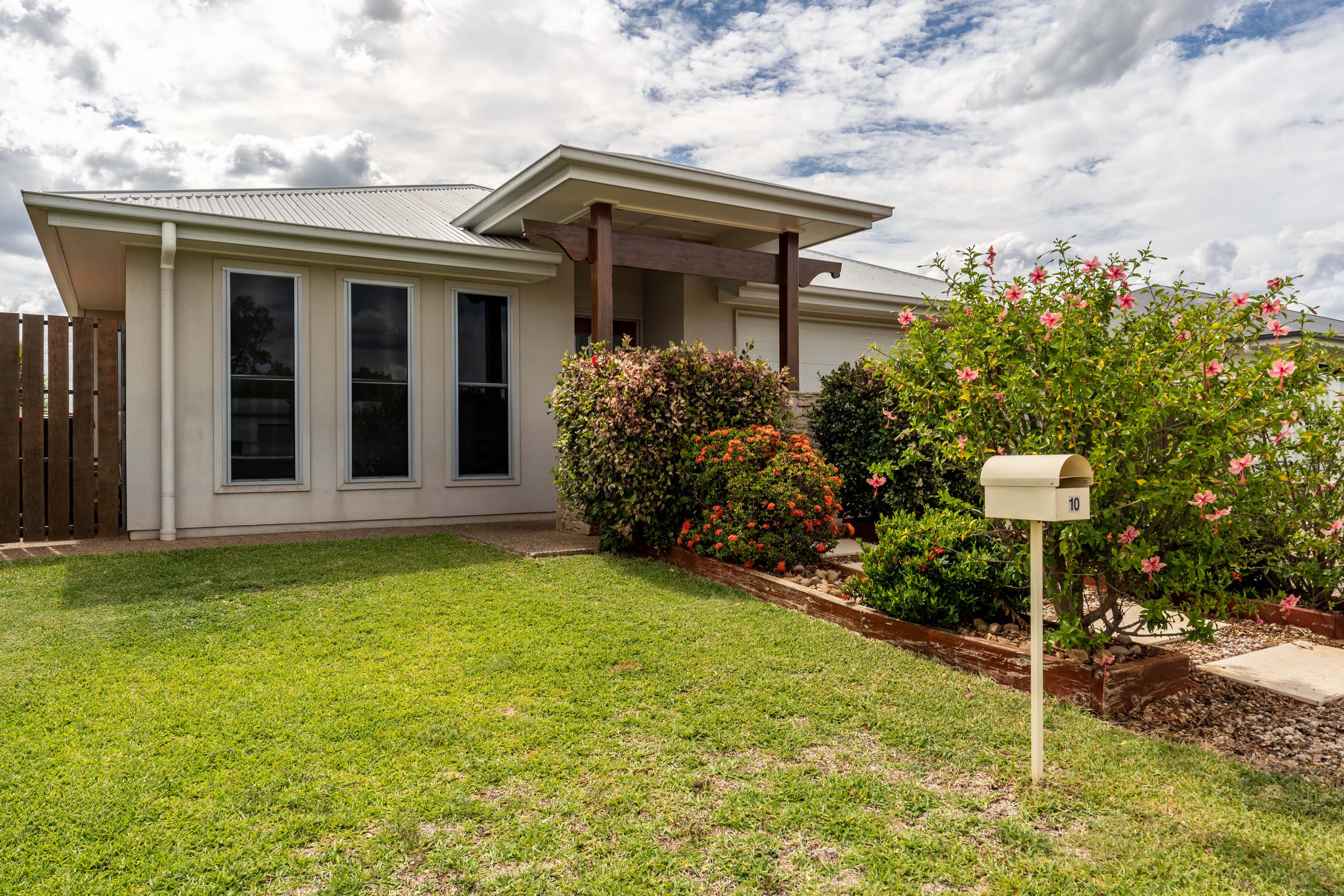 10 Longford Street, Emerald QLD 4720, Emerald - Image 1