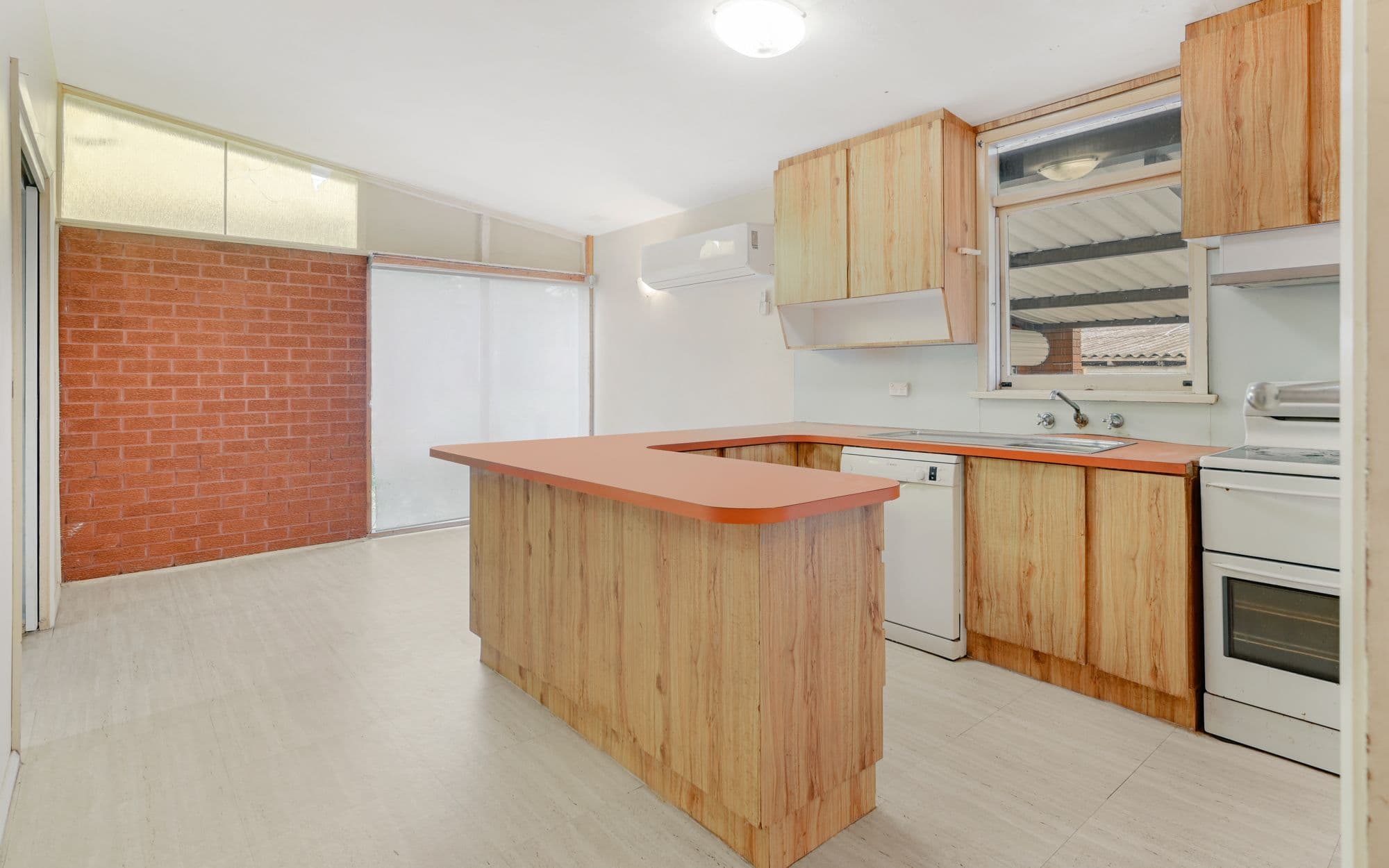 118 Macquarie Avenue, Campbelltown NSW 2560, Campbelltown - Thumbnail 4