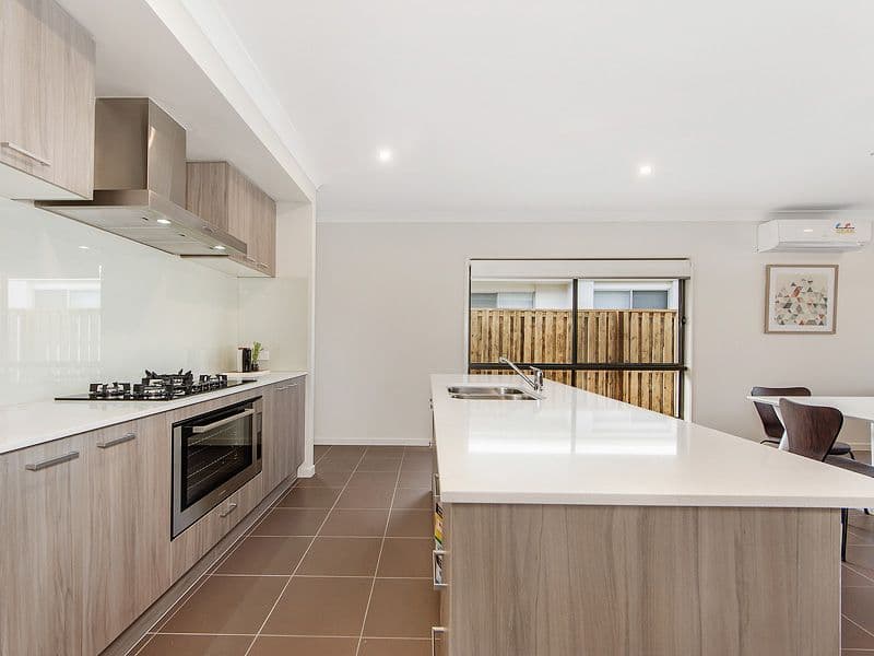 64 Hillstone Crescent, MAUDSLAND QLD 4210, Maudsland - Thumbnail 5