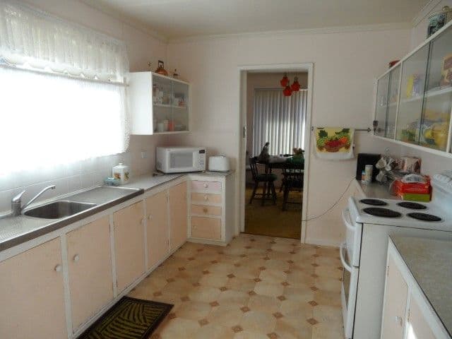 11 Catto Street, CENTENARY HEIGHTS QLD 4350, Centenary Heights - Thumbnail 2