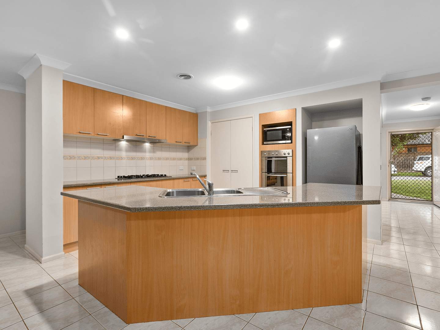6 Serrata Street, Cranbourne West VIC 3977, Cranbourne West - Thumbnail 2