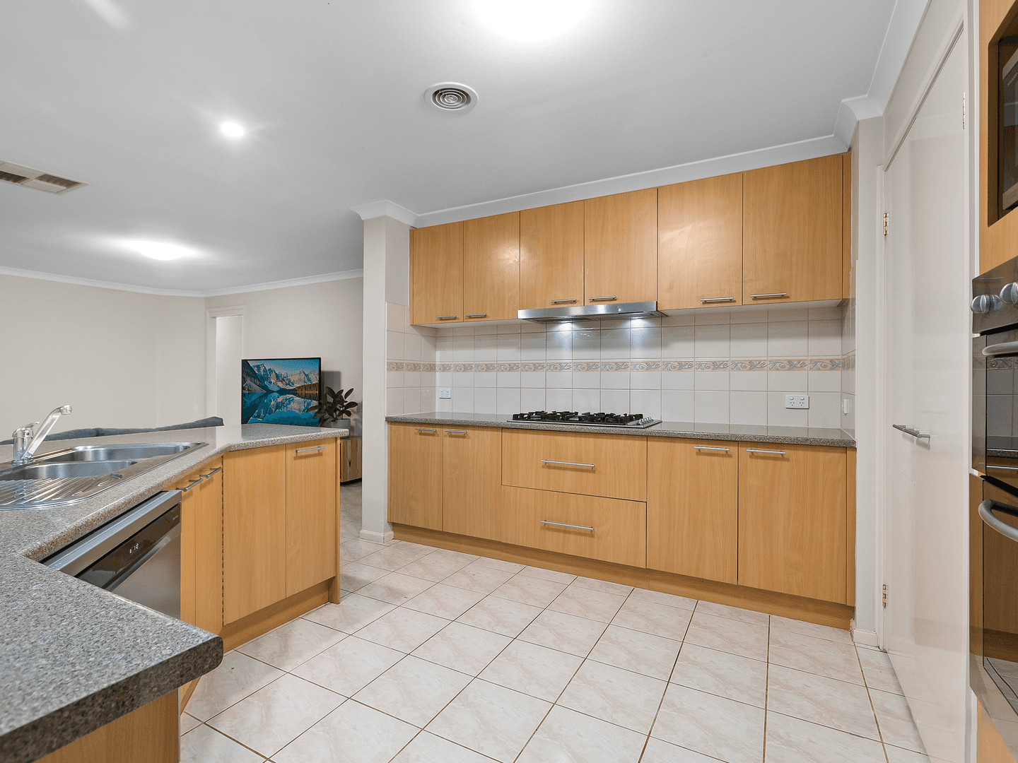 6 Serrata Street, Cranbourne West VIC 3977, Cranbourne West - Thumbnail 3