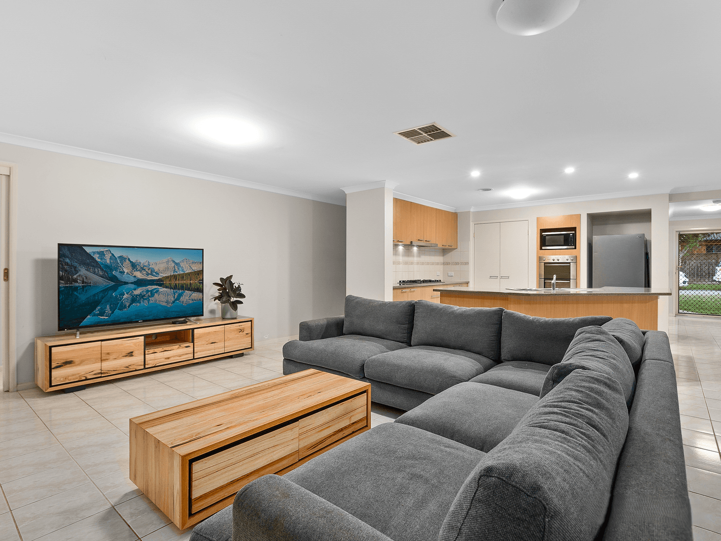 6 Serrata Street, Cranbourne West VIC 3977, Cranbourne West - Thumbnail 5