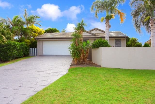 4 Bon Aire Court, CLEAR ISLAND WATERS QLD 4226, Clear Island Waters - Thumbnail 2