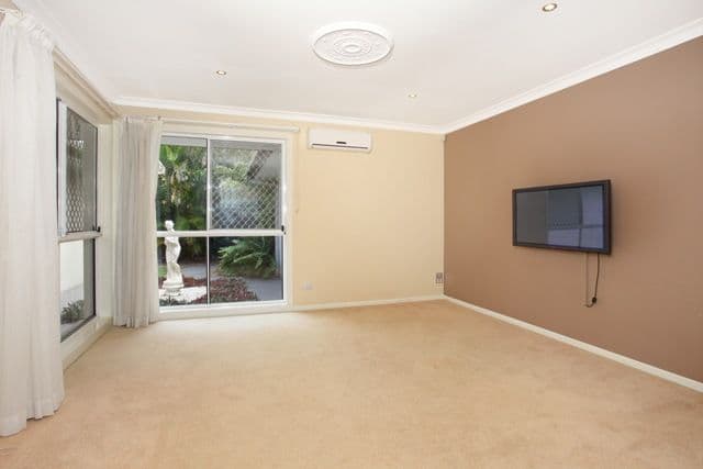 4 Bon Aire Court, CLEAR ISLAND WATERS QLD 4226, Clear Island Waters - Thumbnail 3