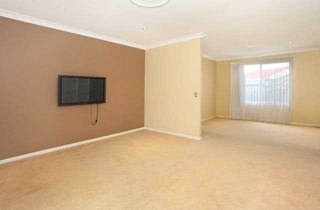 4 Bon Aire Court, CLEAR ISLAND WATERS QLD 4226, Clear Island Waters - Thumbnail 4