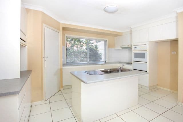 4 Bon Aire Court, CLEAR ISLAND WATERS QLD 4226, Clear Island Waters - Thumbnail 8
