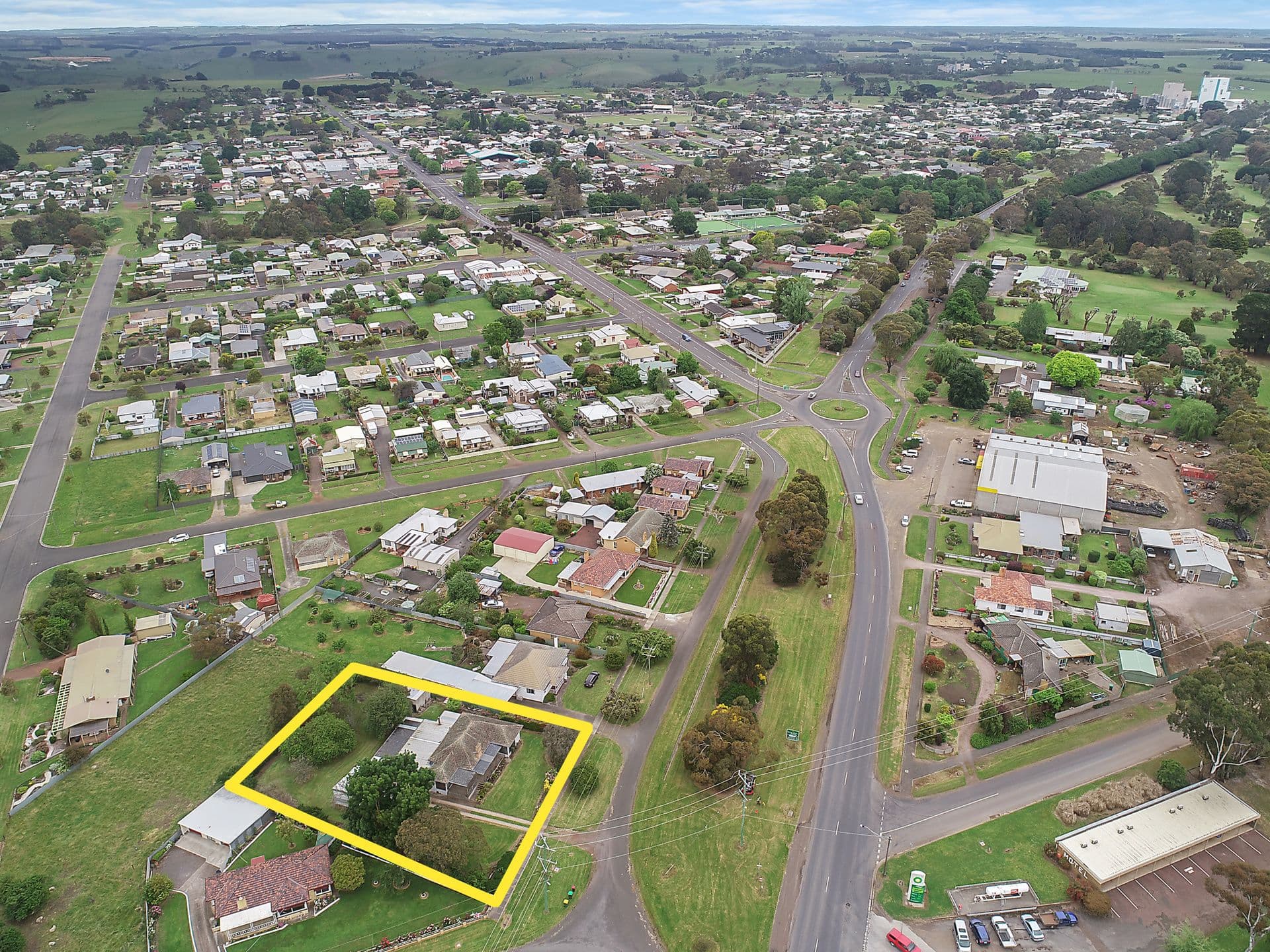 98 Victoria Street, Cobden VIC 3266, Cobden - Thumbnail 2