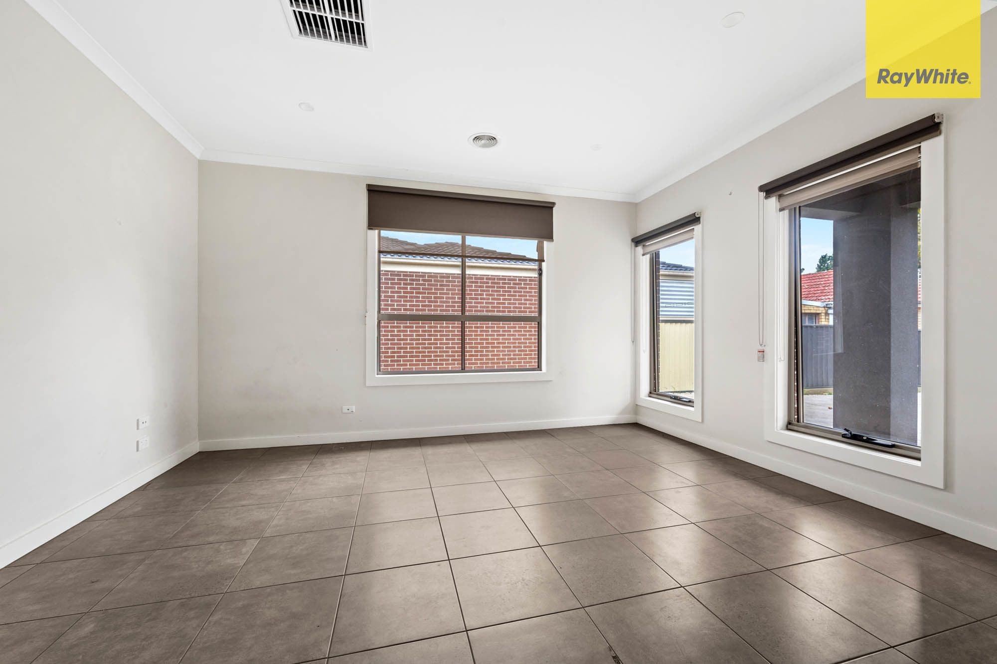 29 Leonard Avenue, St Albans VIC 3021, St Albans - Thumbnail 2