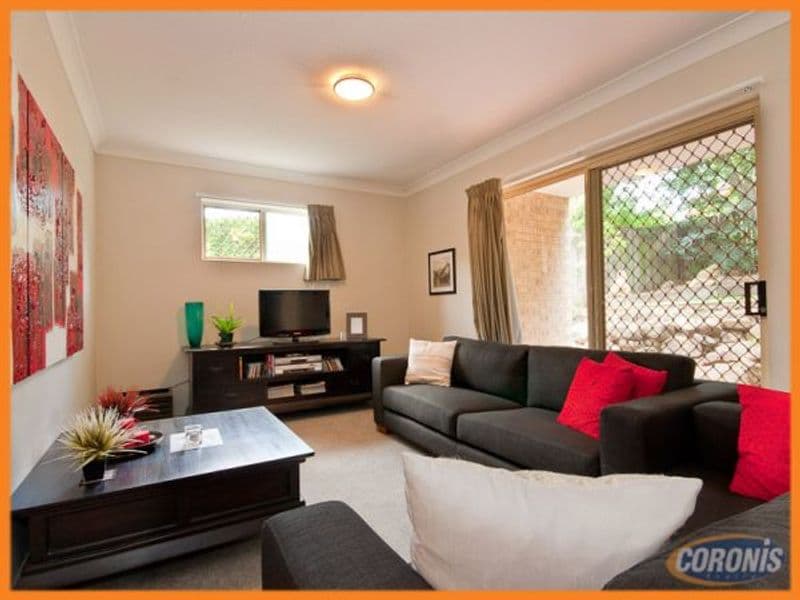 31 Victor Street, Holland Park - Image 1