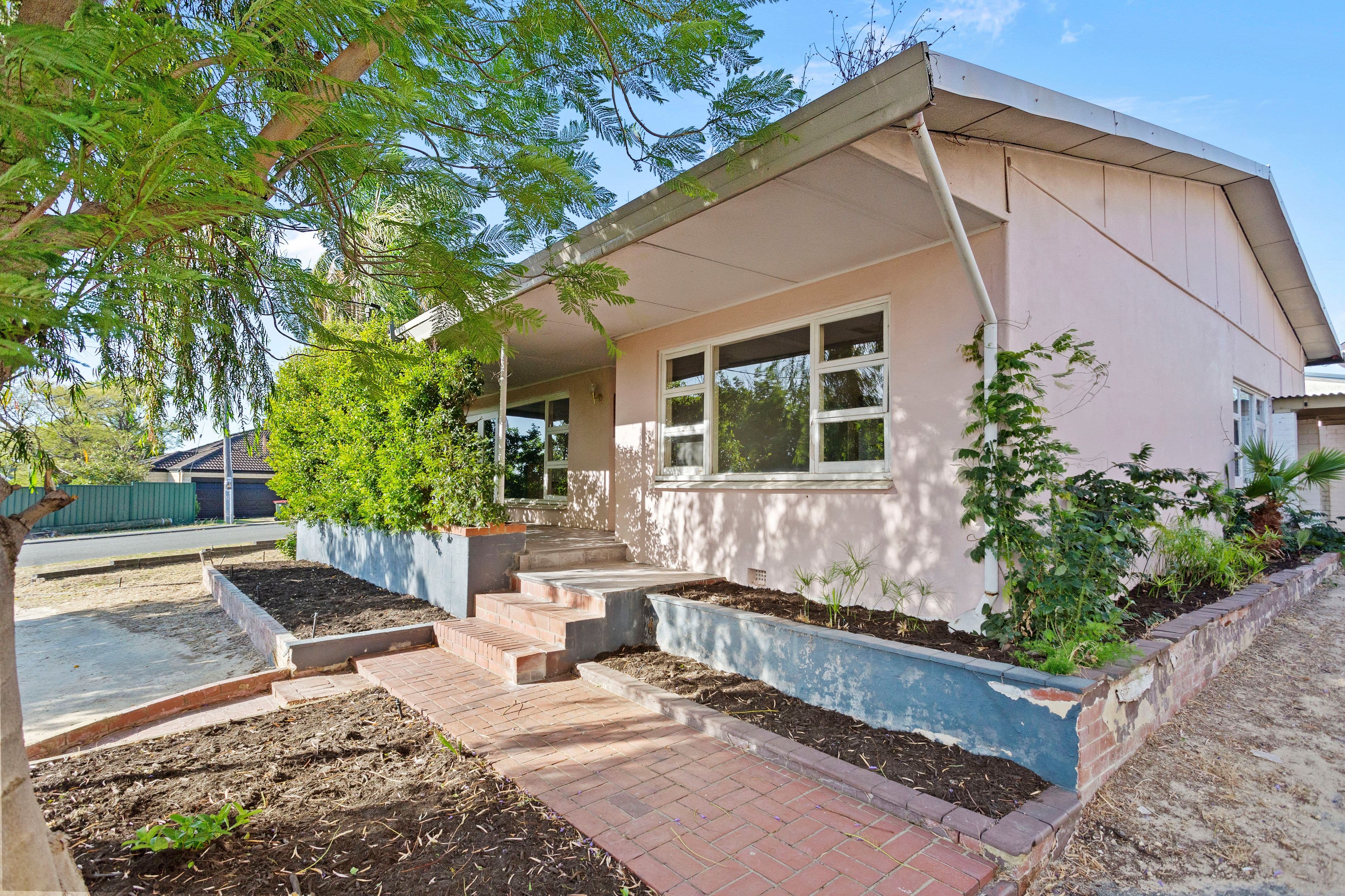 4 Braewood Court, Nollamara WA 6061, Nollamara - Thumbnail 2