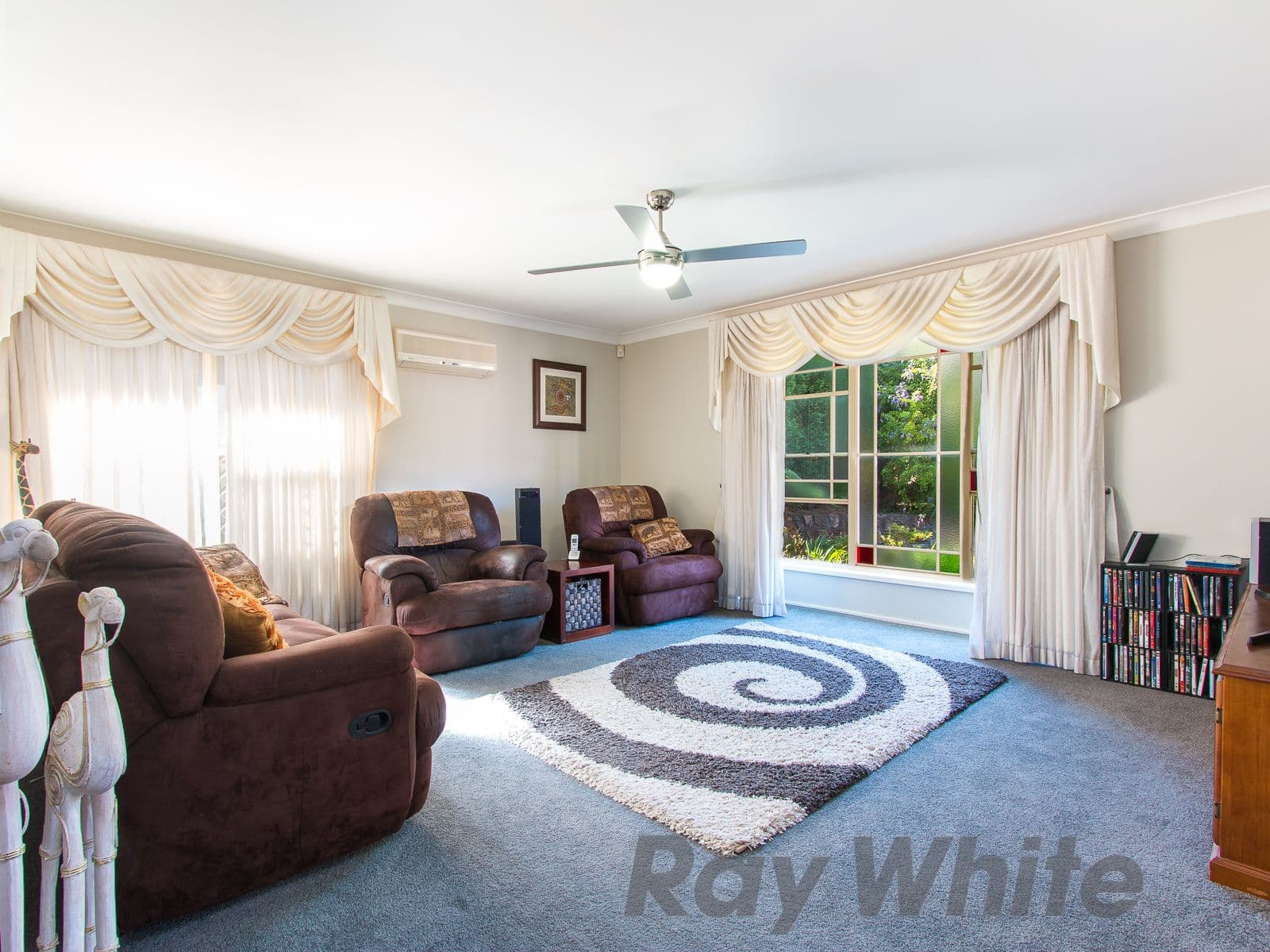 4C Wannan Court, Kilsyth, Kilsyth - Thumbnail 2