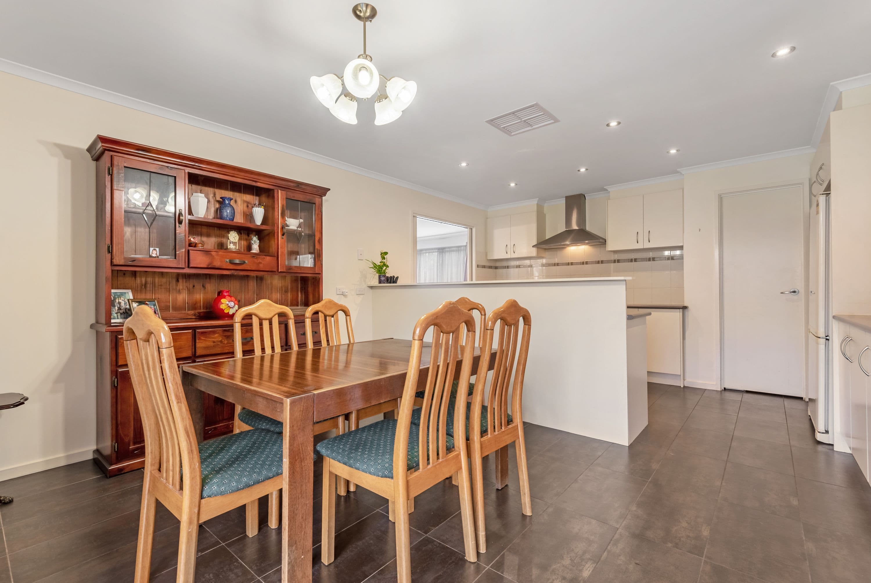 26 Longtown Court, Craigieburn VIC 3064, Craigieburn - Thumbnail 4