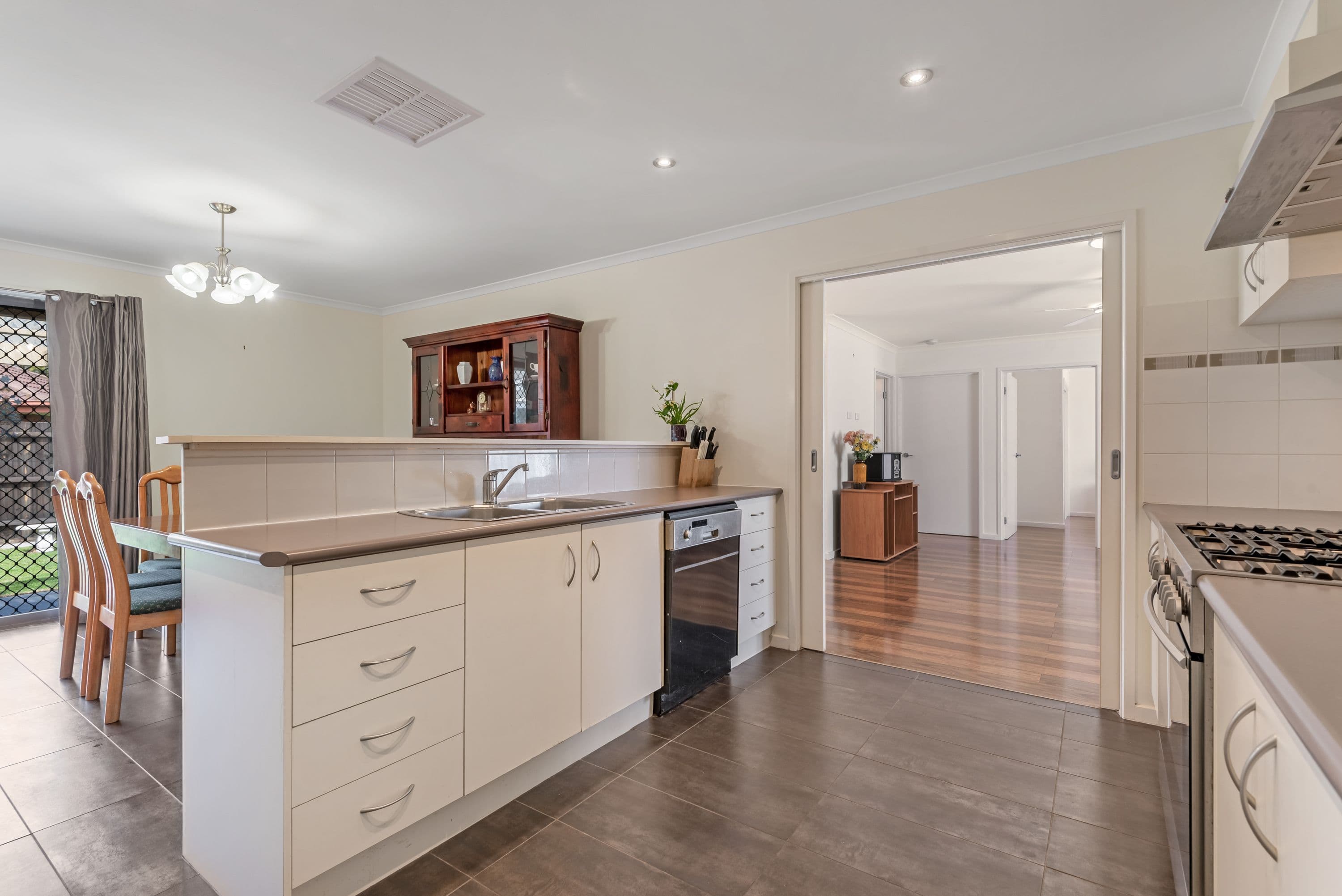 26 Longtown Court, Craigieburn VIC 3064, Craigieburn - Thumbnail 5