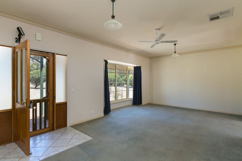 15 Yvonne Court, Maiden Gully VIC 3551, Maiden Gully - Thumbnail 4
