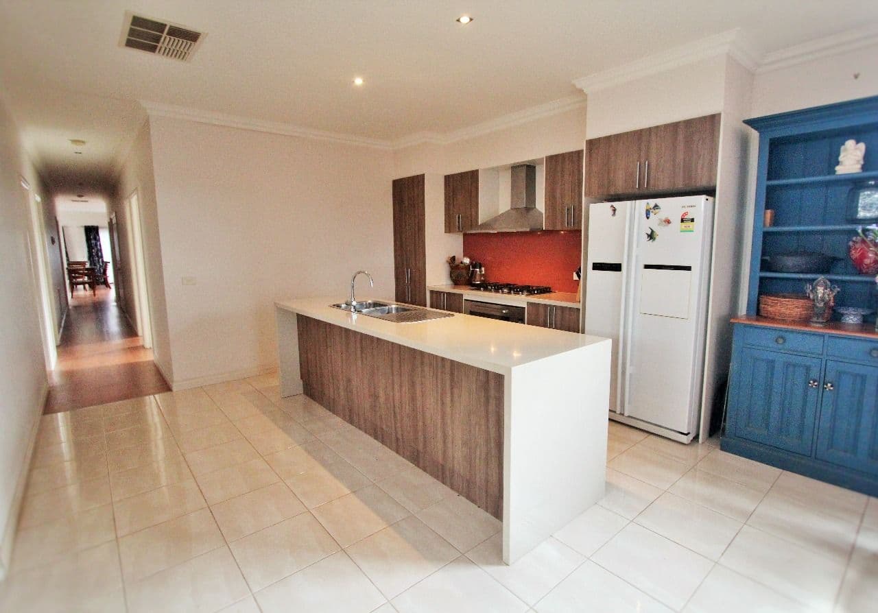 19 Cobb Street, South Morang VIC 3752, South Morang - Thumbnail 5