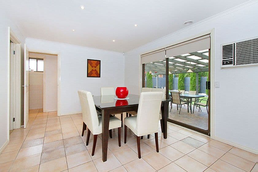 12 Flemington Drive, MILL PARK VIC 3082, Mill Park - Thumbnail 3