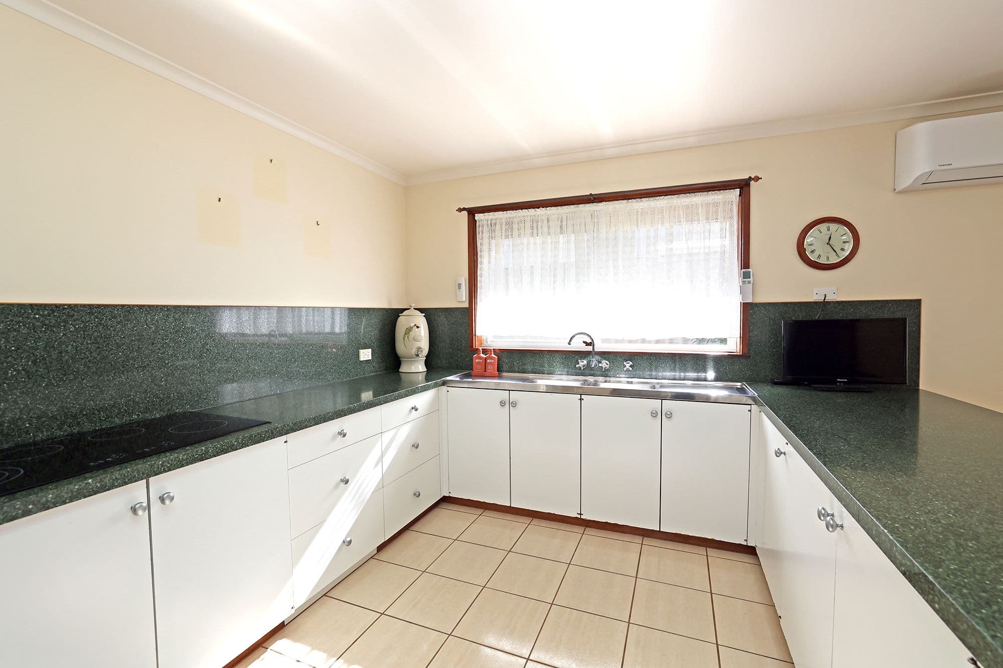 16 Martin Avenue, Ouyen VIC 3490, Ouyen - Thumbnail 4