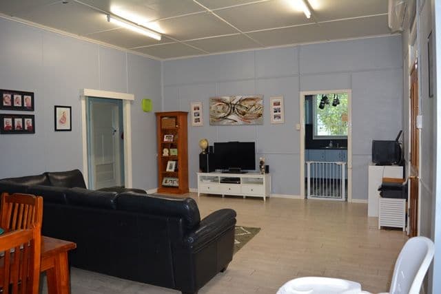 9 Gidyea Street, Blackall QLD 4472, Blackall - Thumbnail 2