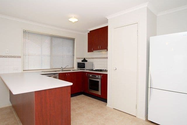 41 Conquest Drive, WERRIBEE VIC 3030, Werribee - Thumbnail 2