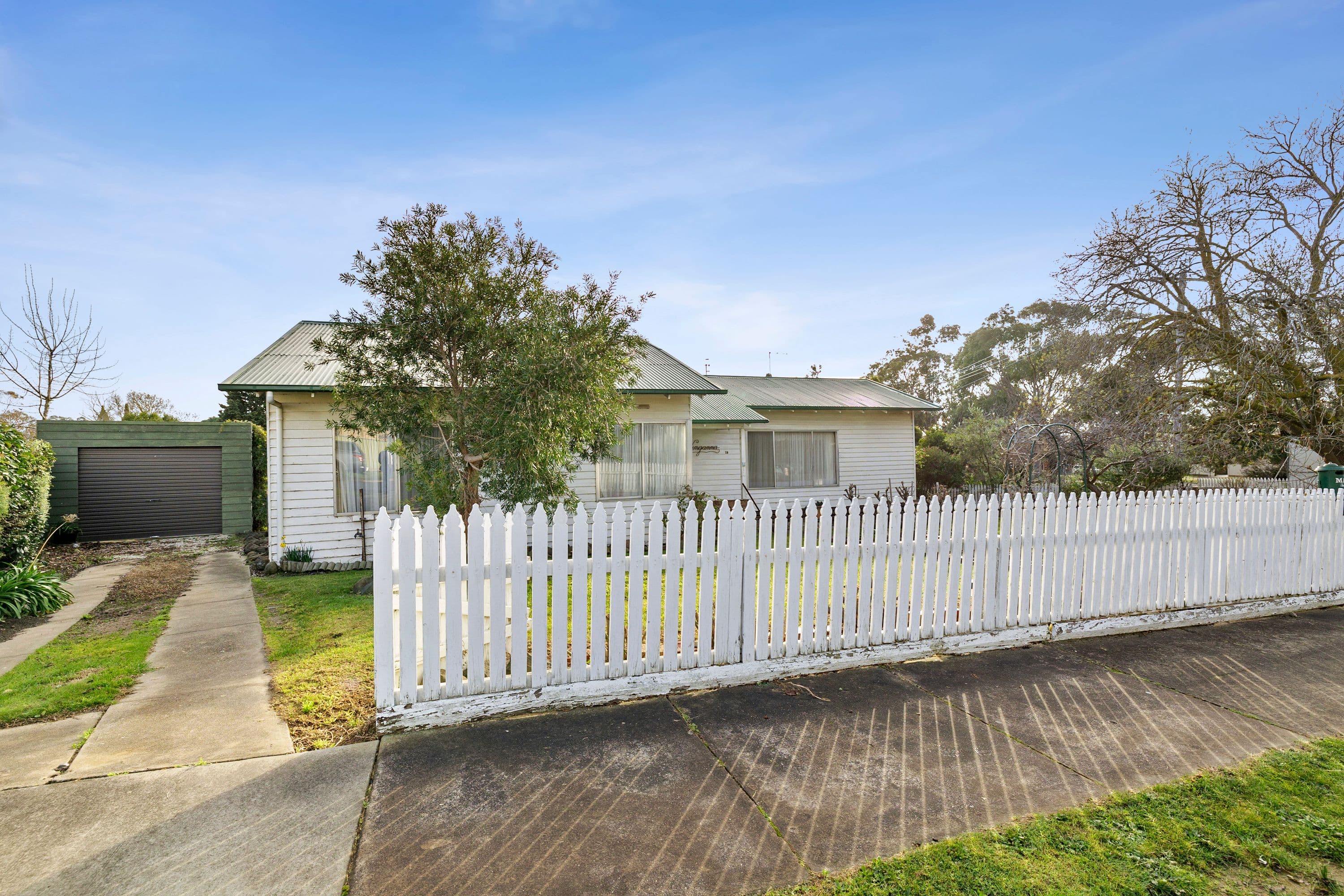 29 Churchill Avenue, Ararat VIC 3377, Ararat - Thumbnail 2