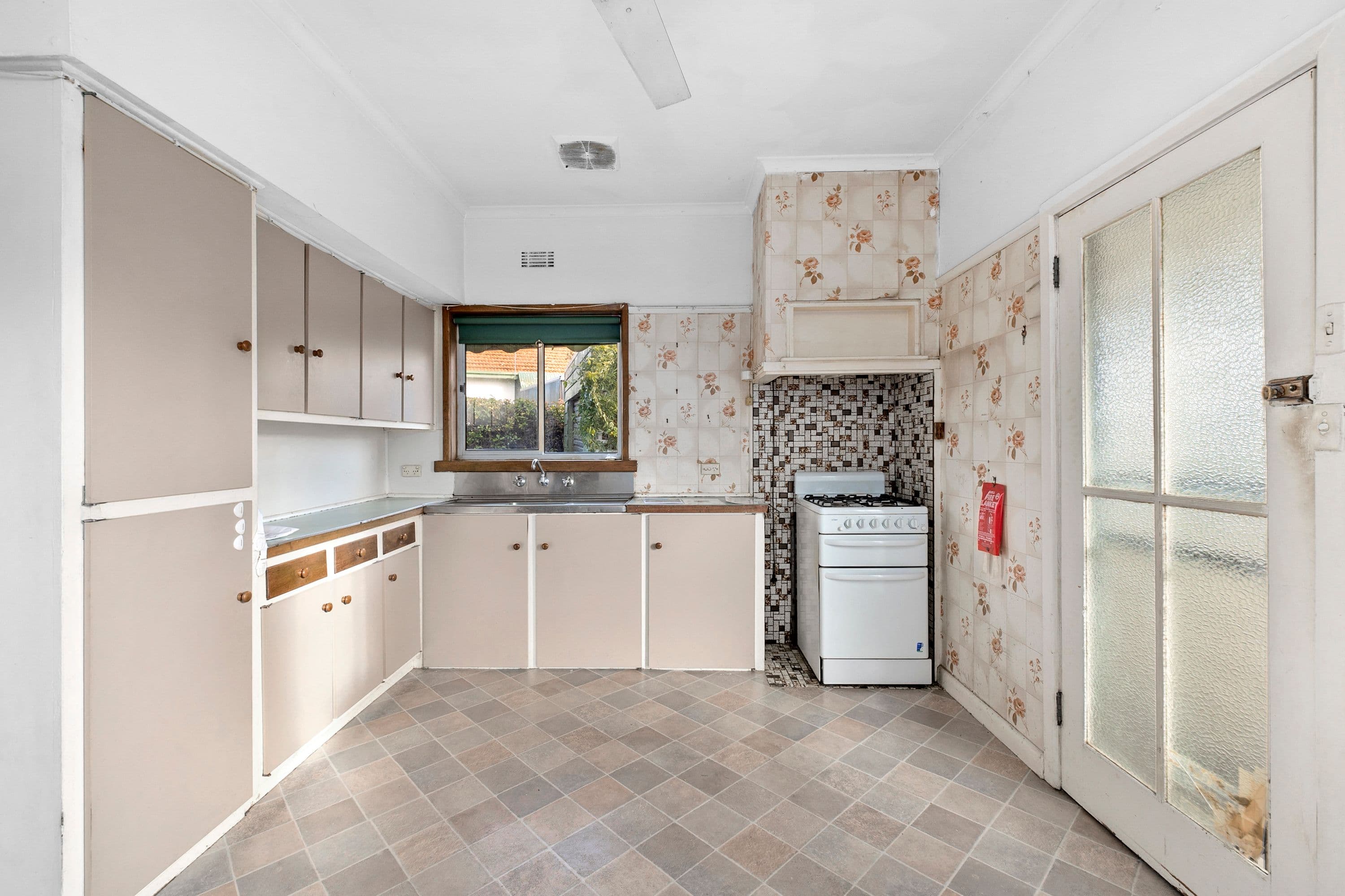 29 Churchill Avenue, Ararat VIC 3377, Ararat - Thumbnail 5