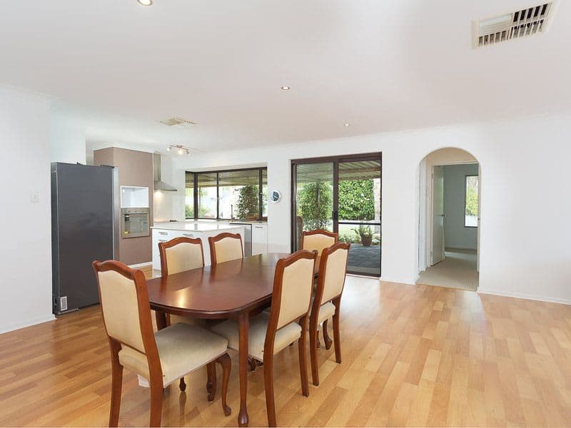 8 Buckingham Crescent, KARDINYA WA 6163, Kardinya - Thumbnail 3