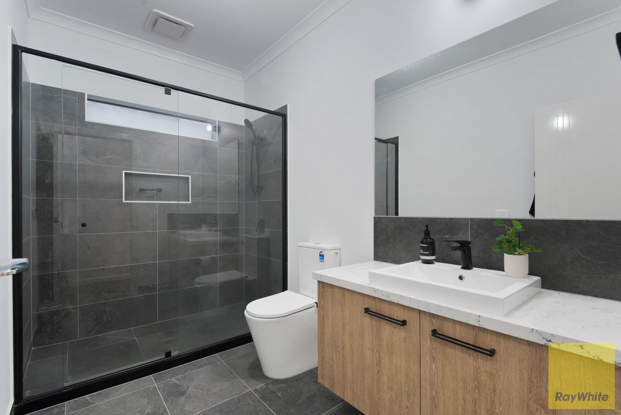 17 Rivington Road, Point Cook VIC 3030, Point Cook - Thumbnail 3