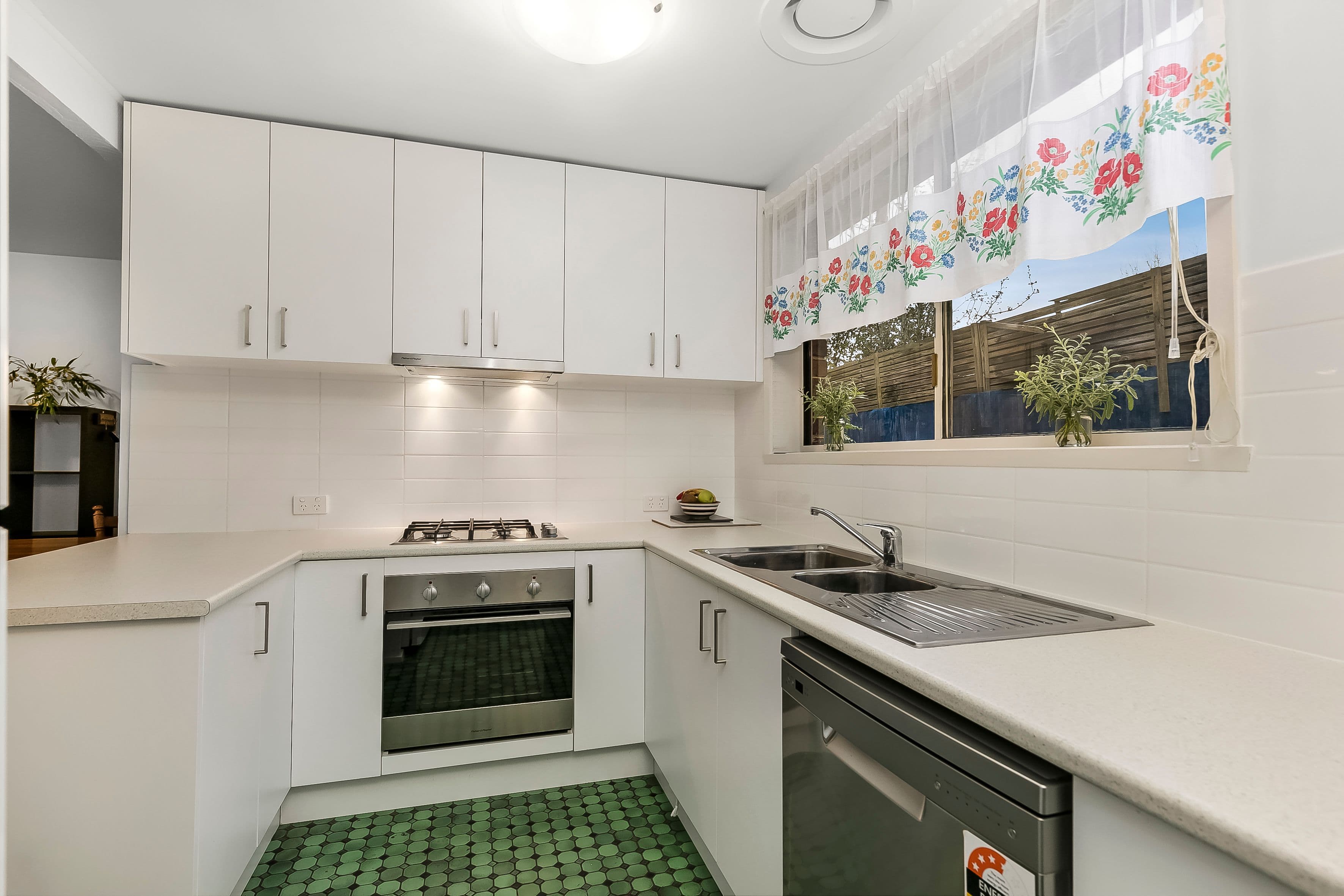 2 Coral Court, Glen Waverley VIC 3150, Glen Waverley - Thumbnail 3