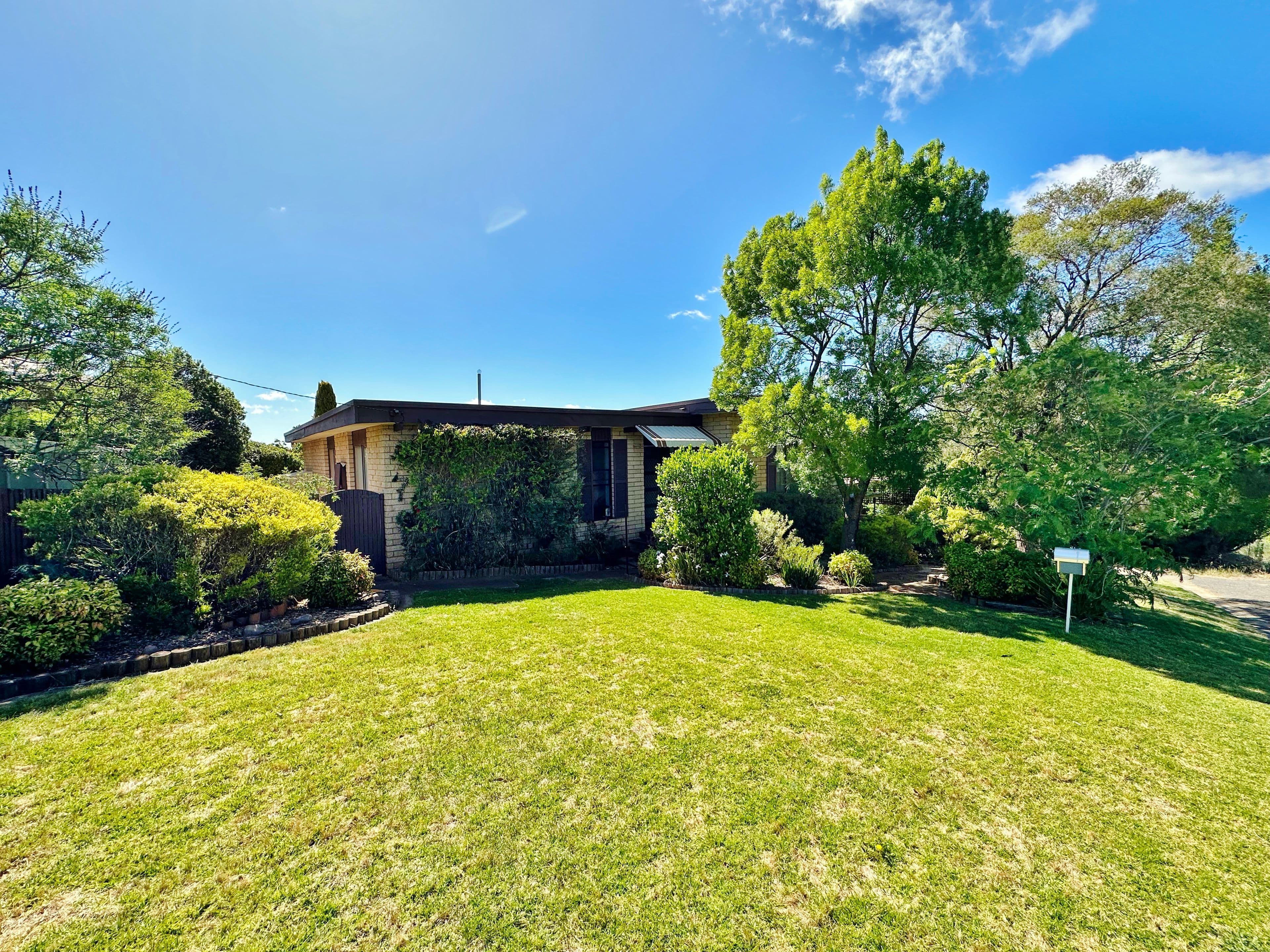 2 Tumbleton Street, Young NSW 2594, Young - Thumbnail 2