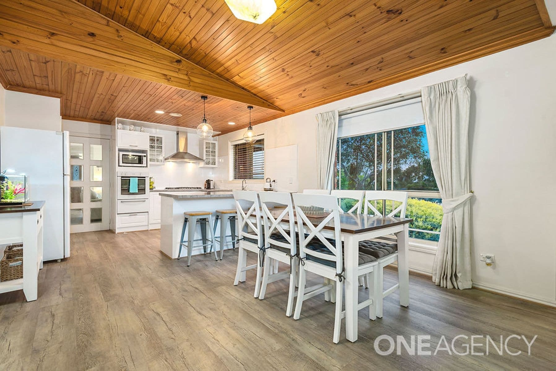1 Baker Rise, Sunbury, Sunbury - Thumbnail 4