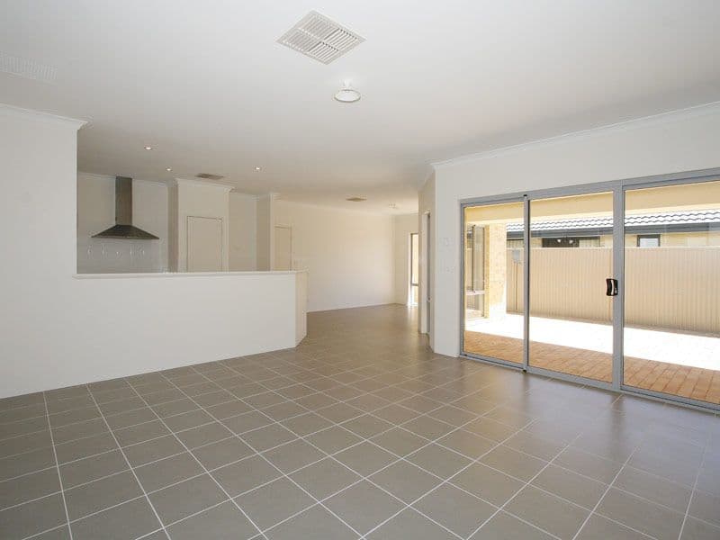 17 Grandis Bend, SOUTHERN RIVER WA 6110, Southern River - Thumbnail 2