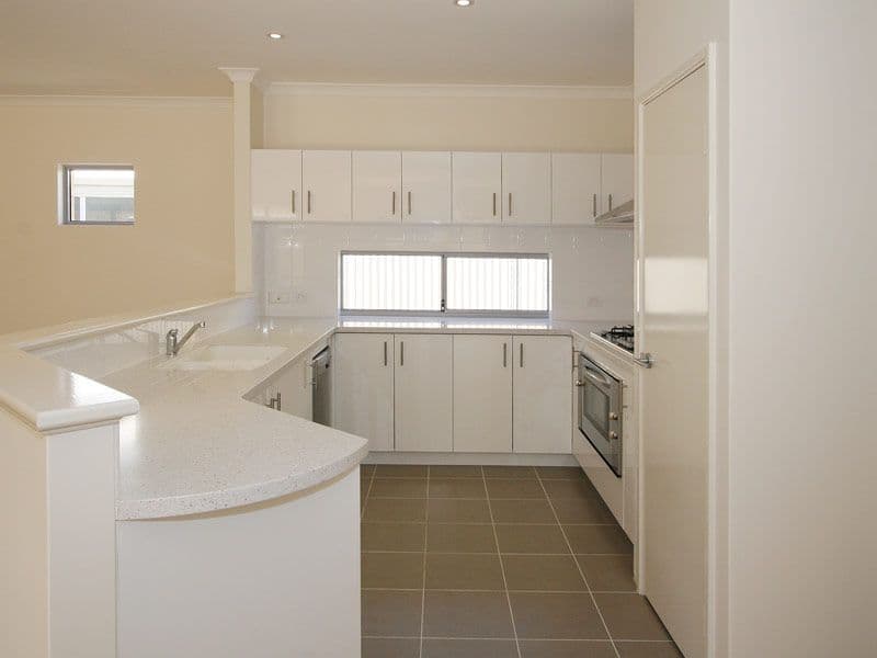 17 Grandis Bend, SOUTHERN RIVER WA 6110, Southern River - Thumbnail 3