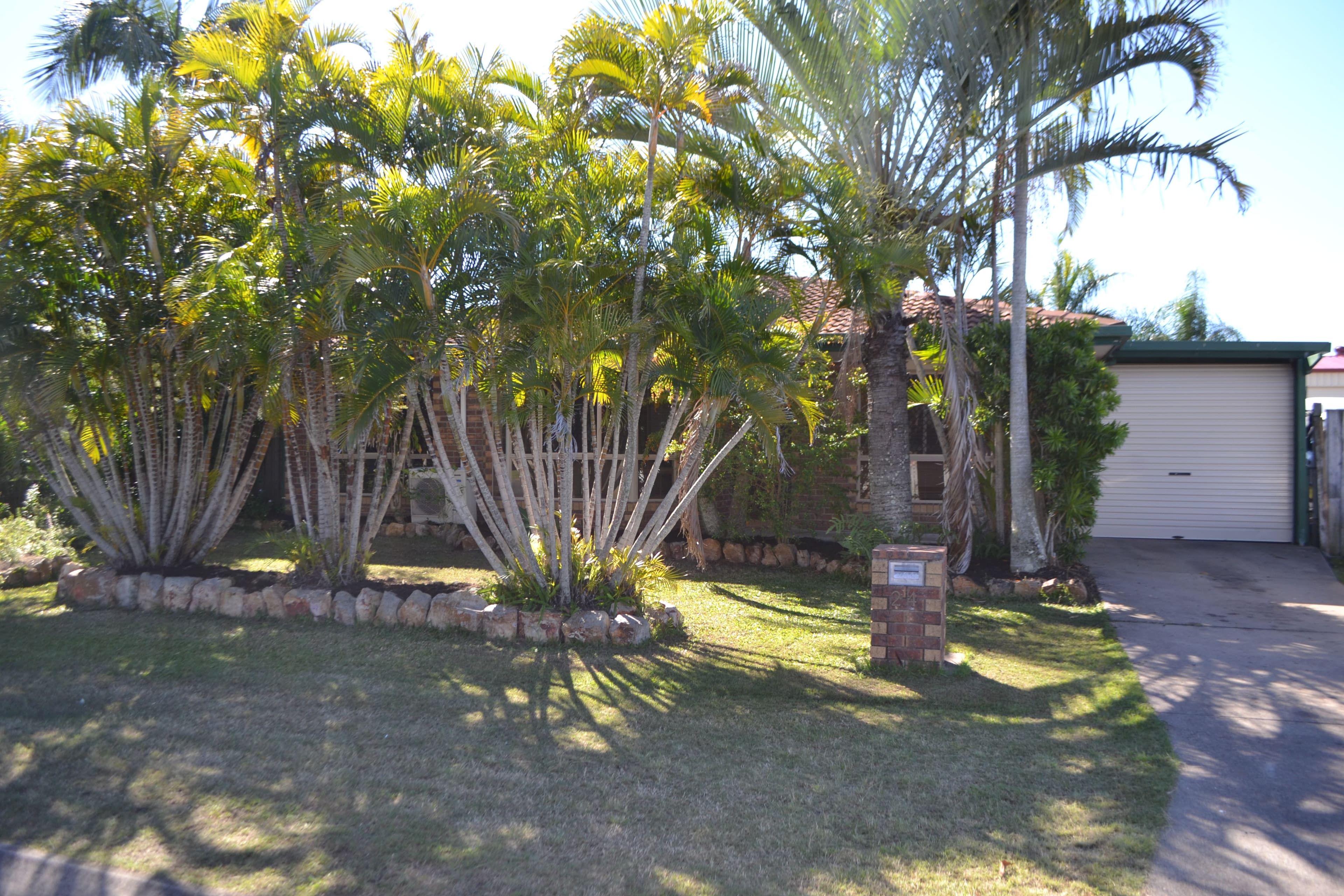24 Deloraine Avenue, Urangan QLD 4655, Urangan - Thumbnail 2