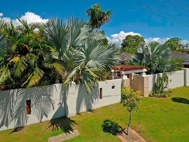 1 Karina Crescent, BROADBEACH WATERS QLD 4218, Broadbeach Waters - Thumbnail 3