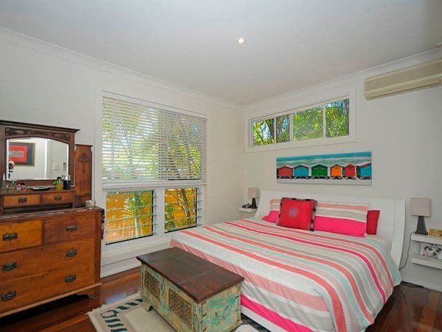 1 Karina Crescent, BROADBEACH WATERS QLD 4218, Broadbeach Waters - Thumbnail 7