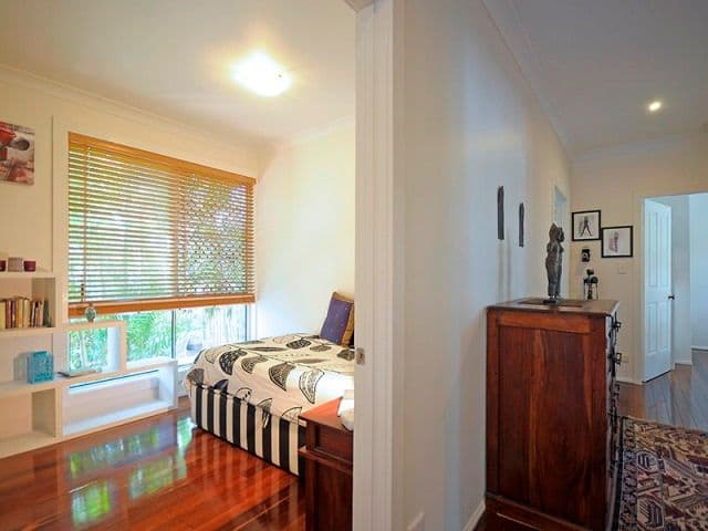 1 Karina Crescent, BROADBEACH WATERS QLD 4218, Broadbeach Waters - Thumbnail 8