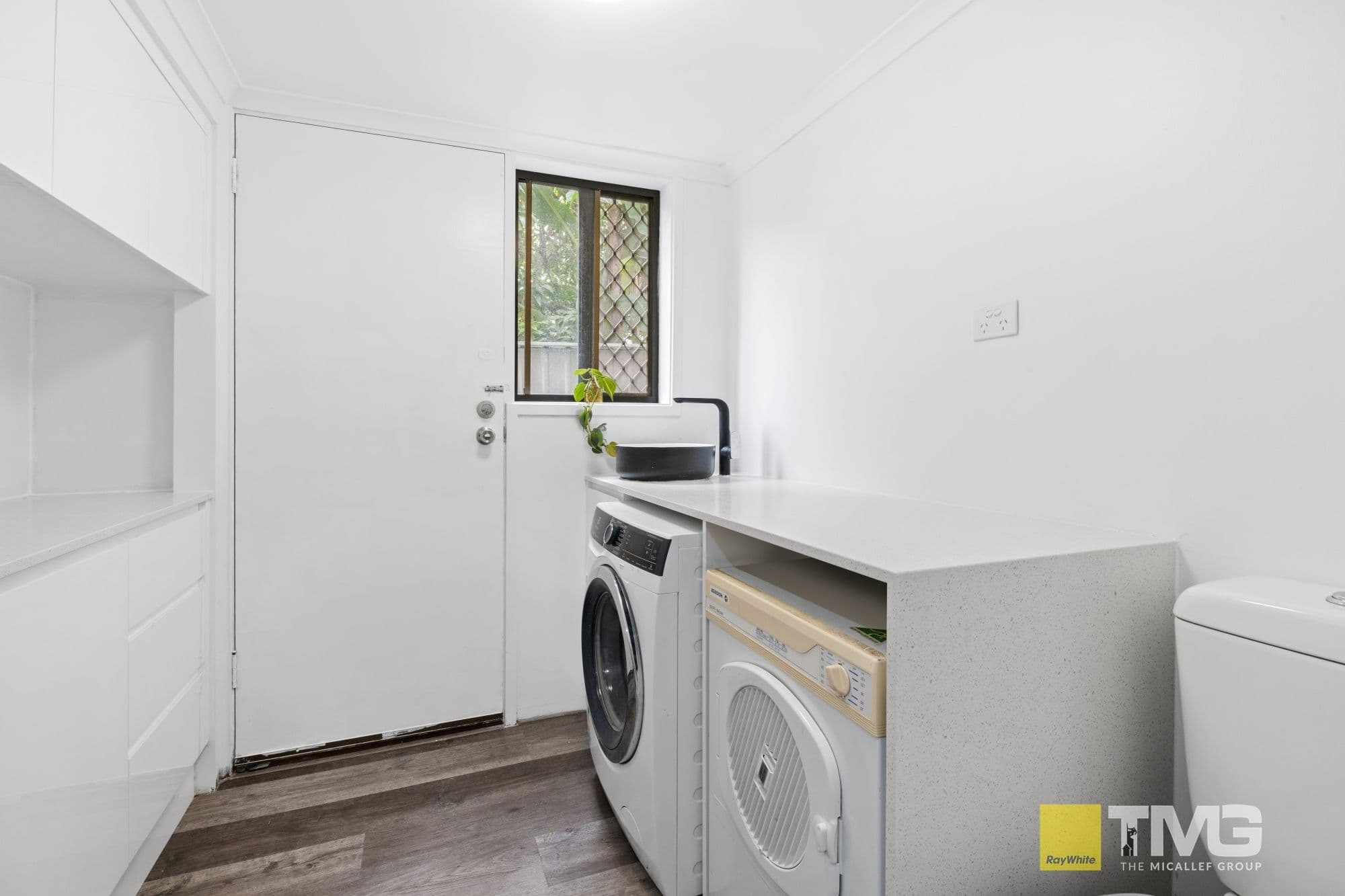 6 Sunbird Street, Burleigh Waters QLD 4220, Burleigh Waters - Thumbnail 3