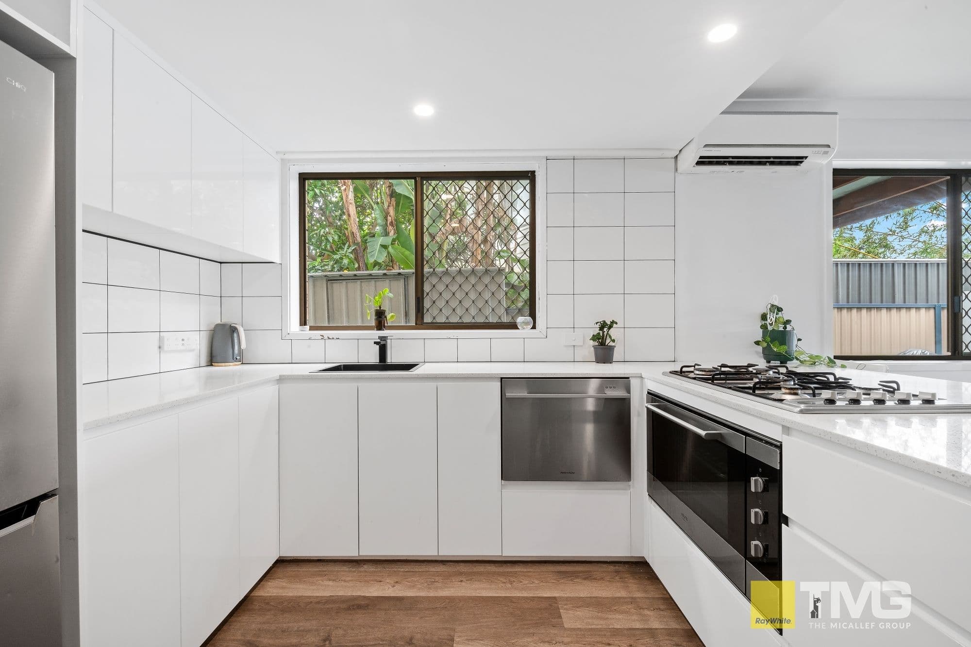 6 Sunbird Street, Burleigh Waters QLD 4220, Burleigh Waters - Thumbnail 5