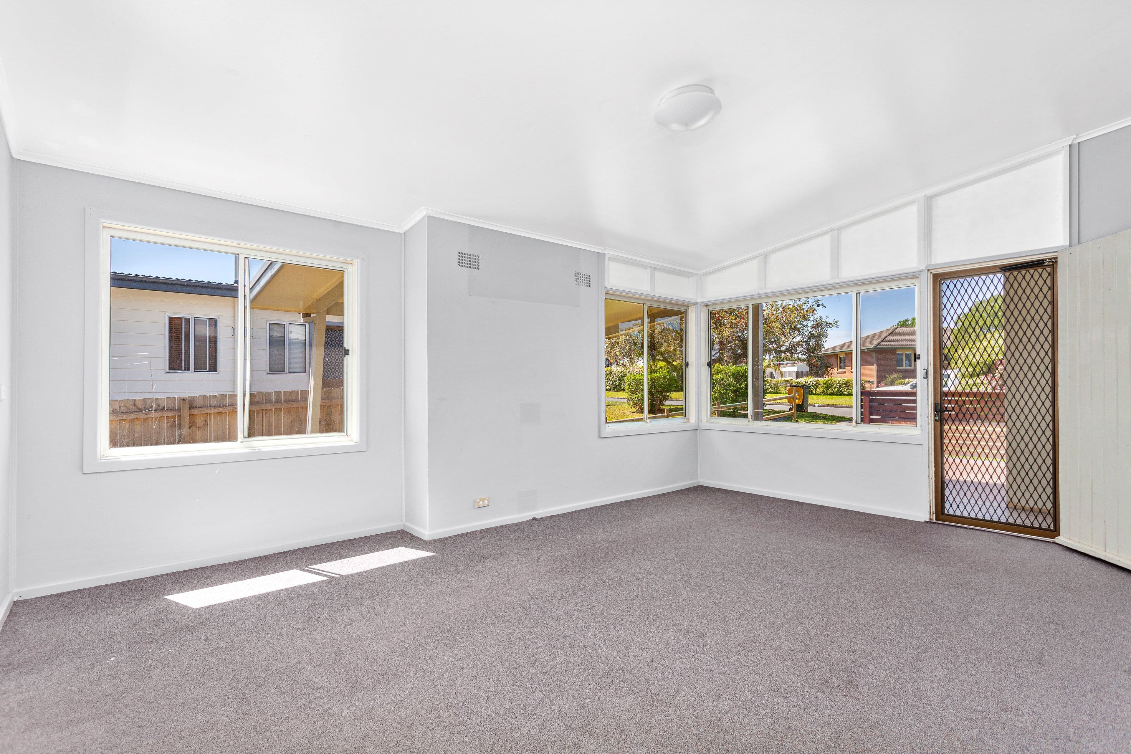 10 Provan Street, Barrack Heights - Thumbnail 2