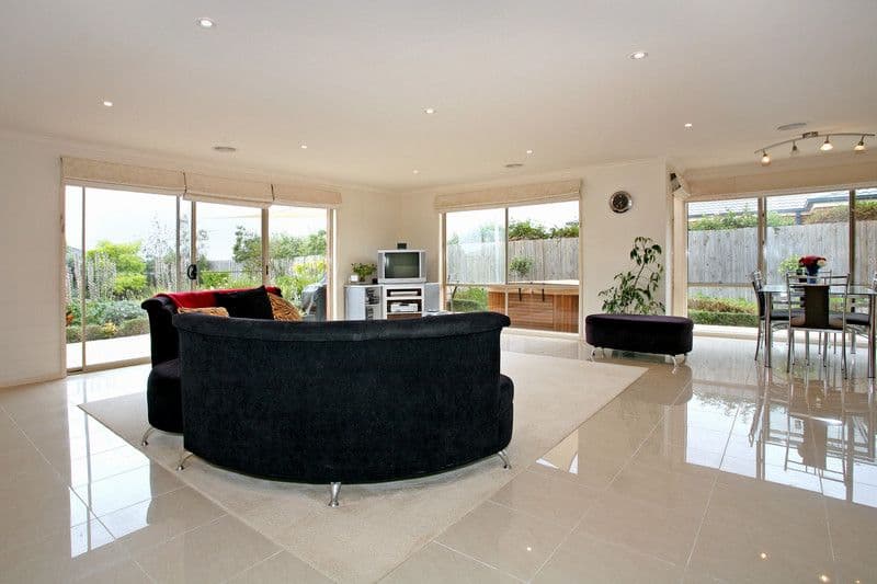 5 Ironbark Street, WAURN PONDS VIC 3216, Waurn Ponds - Thumbnail 4