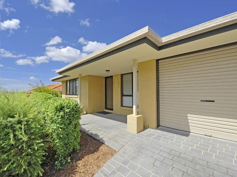 8 Buckingham Place, EIGHT MILE PLAINS QLD 4113, Eight Mile Plains - Image 1