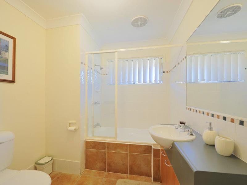8 Buckingham Place, EIGHT MILE PLAINS QLD 4113, Eight Mile Plains - Thumbnail 2