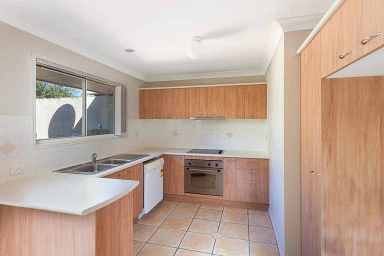 8 Buckingham Place, EIGHT MILE PLAINS QLD 4113, Eight Mile Plains - Thumbnail 3