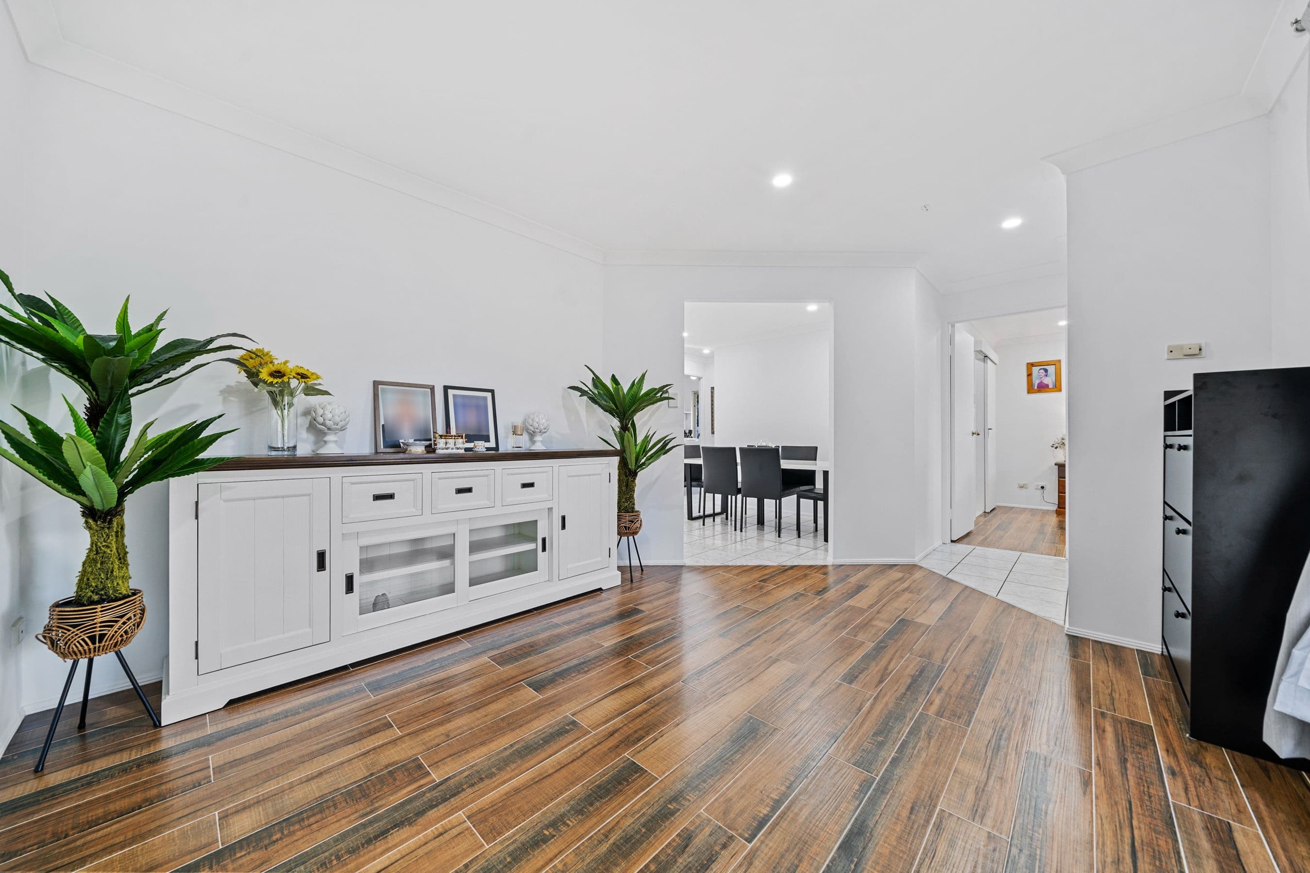 8 Cornwall Close, Heritage Park QLD 4118, Heritage Park - Thumbnail 2