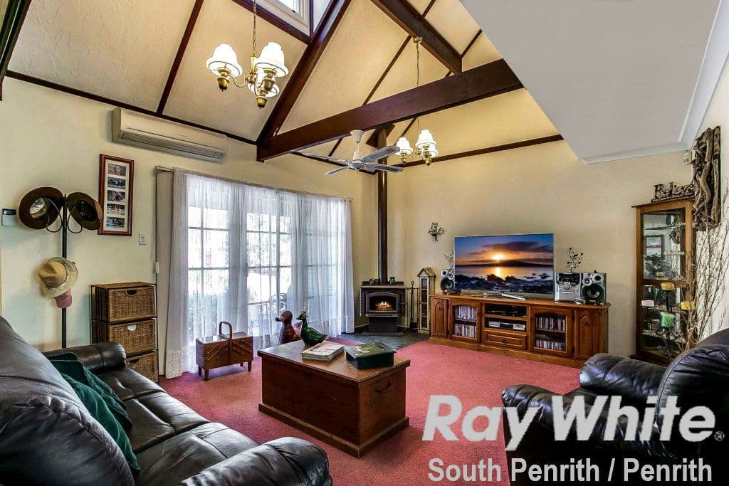 10 Peppermint Crescent, Kingswood - Thumbnail 2