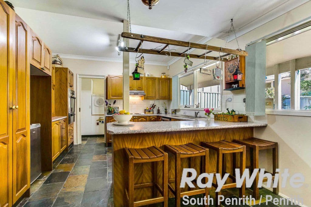10 Peppermint Crescent, Kingswood - Thumbnail 4