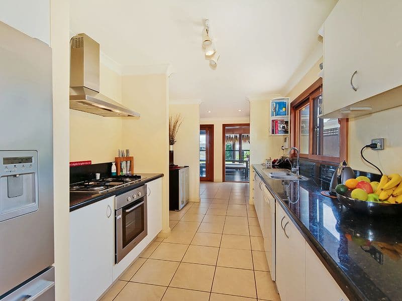 15 Saywell Street, SORRENTO QLD 4217, Sorrento - Thumbnail 5