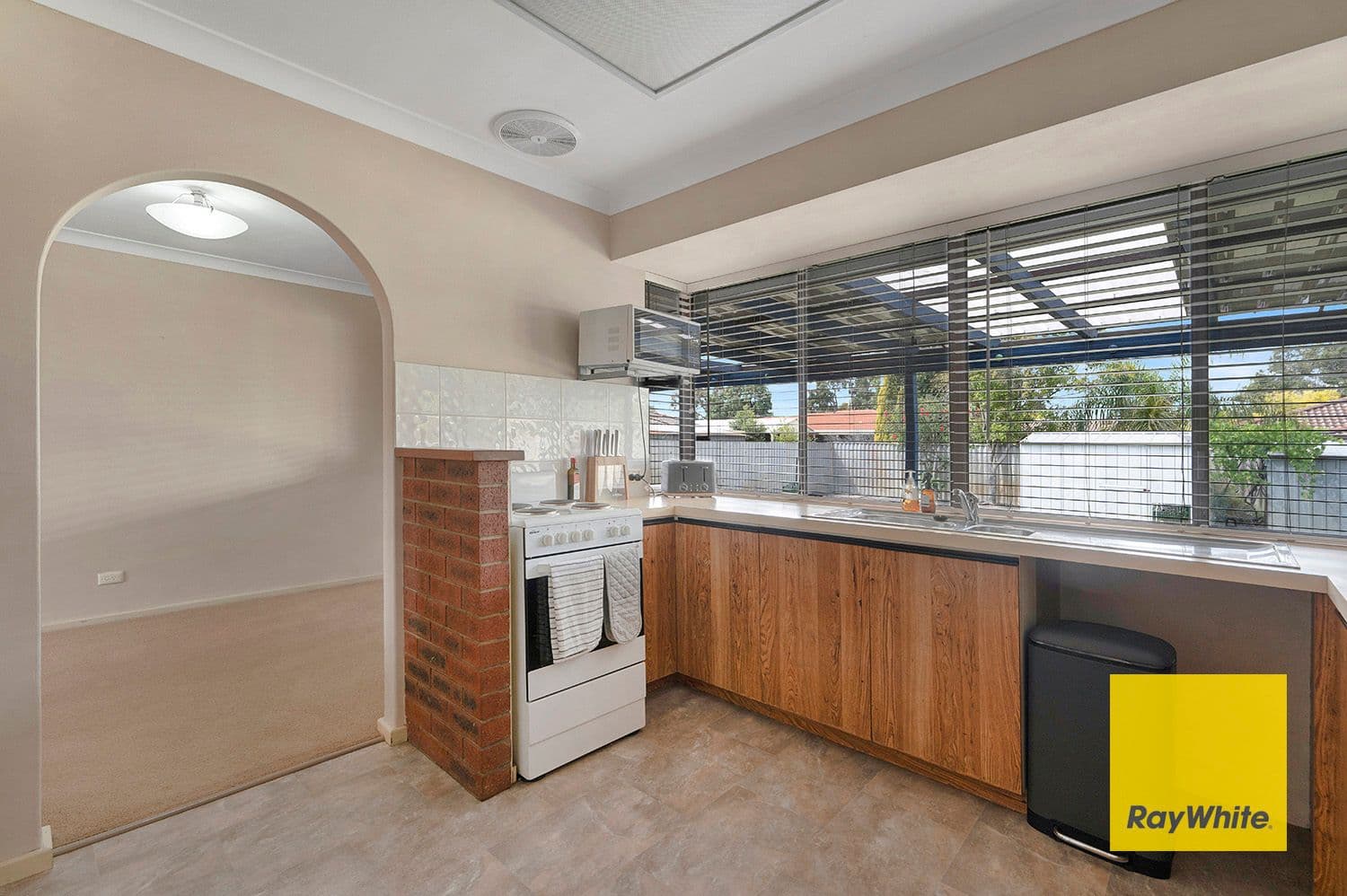 4 Crusader Drive, Thornlie WA 6108, Thornlie - Thumbnail 4